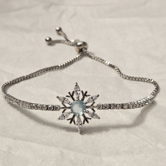R.H. Macy's & Co. Fine Silver Diamond Star Tennis Bracelet - Picture 1 of 4